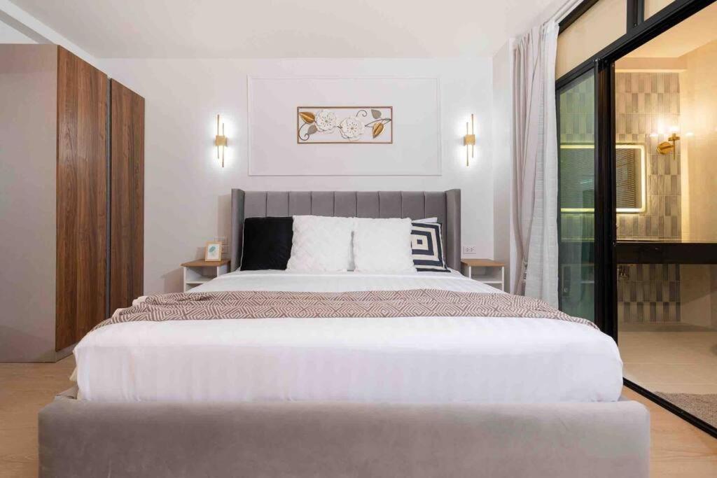 Private 4br Model Center