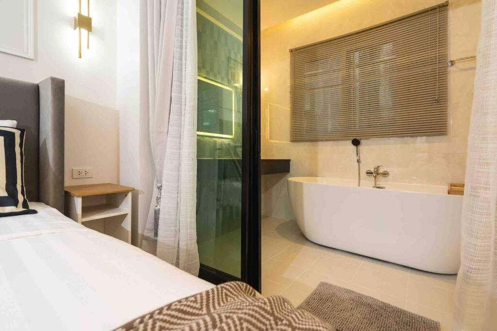 Private 4br Model Center Holiday home Patong